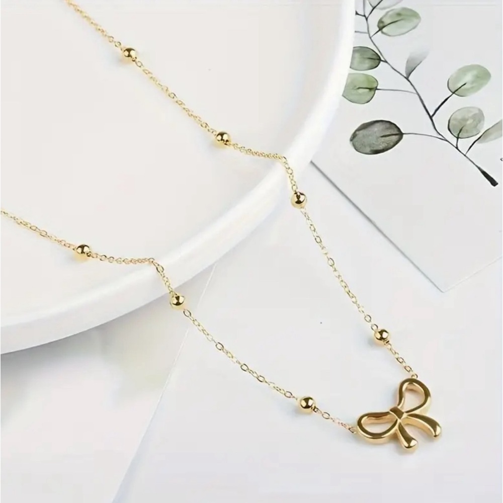 Bow Necklace
